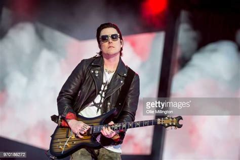 Synyster Gates Of Avenged Sevenfold Photos Et Images De Collection