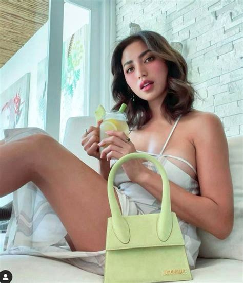 Selain Buka Kancing Baju 7 Potret Jessica Iskandar Ini Nggak Kalah Seksi