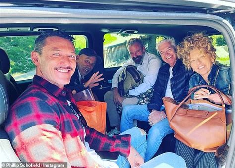 Luke Evans Poses For Snaps In Hospital As He Assures Fans It S Nothing Serious Daily Mail Online