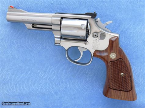 Smith And Wesson Model 66 Combat Magnum Cal 357 Magnum 4 Inch Barrel