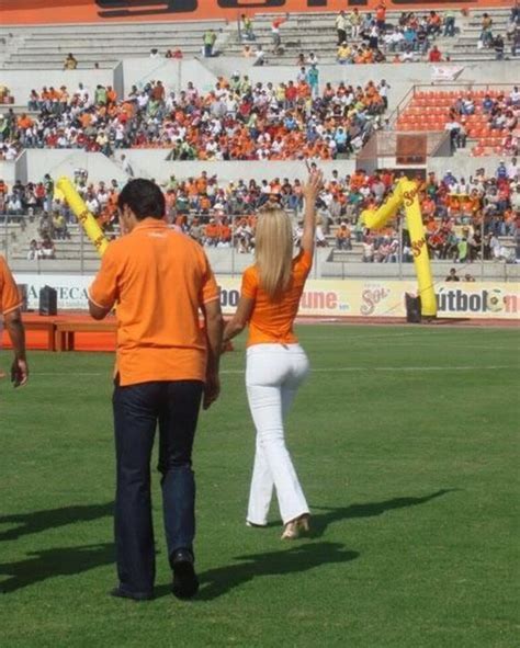 Ines Sainz Sports Reporter Perfect Jeans Celebrity Pictures