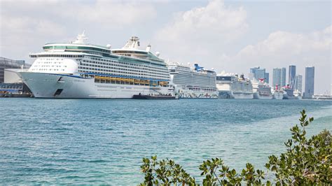 Get more cruise information and cruise guides online! Over 100,000 Cruise Workers are Still Stranded on Ships ...