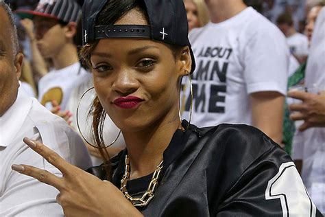 Rihanna Flaunts Her Assets Nipples While Filming ‘pour It Up Video