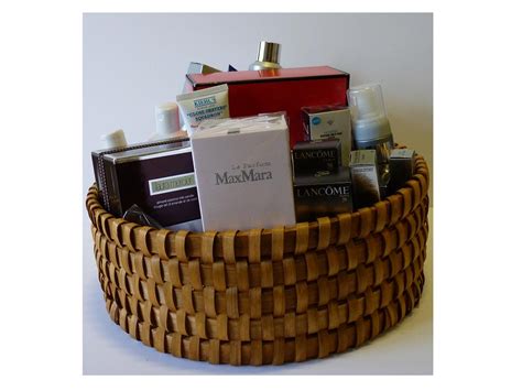 A cada 3 embalagens vazias de produtos jo malone que você devolver em uma de nossas boutiques, você será presenteado com um mimo exclusivo. Charitybuzz: Make-up Gift Basket (Kinara, Jo Malone, Kiehl ...