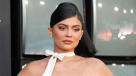 Kylie Jenner Shows Off Bright Yellow Bikini In Weekend Pics Hollywood