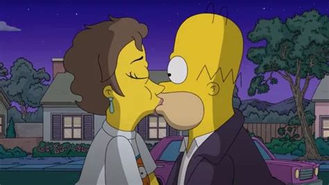 Olivia Colmans Femme Fatale Character Kisses Homer In Drama Filled The Simpsons Debut Daily
