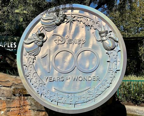 23 Things Everyone Needs To Do At Disneyland In 2023 Park Savers