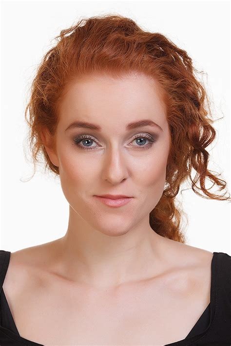 This green beauty makeup tutorial on how to do makeup for redheads on this gorgeous model! Makeup Tips for Redheads - Spring Makeup for Gingers - Day ...