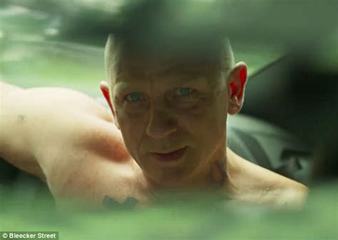 James Bond Star Daniel Craig Thrills In Neon Blue Suit Daily Mail Online