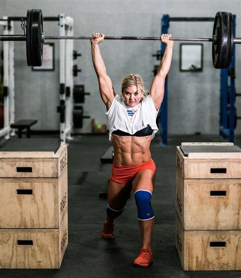 Pin By Kenny Barrios On Crossfit Crossfit Inspiration Fitness Models Female Fitness
