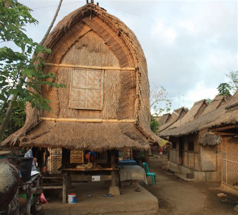 Rumah ini digunakan sebagai tempat tinggal. Rumah Adat Bale Lumbung