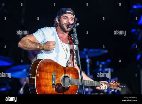 Thomas rhett akins jr hi-res stock photography and images - Alamy