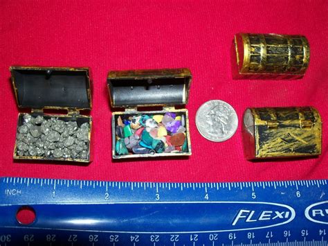 1 Pirate treasure chest filled with gemstones and 1 chest filled with