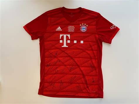 Jersey signed by the whole team - FC Bayern Munich