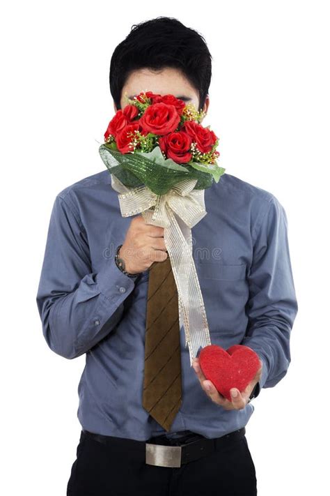 Homme Bel Avec Des Fleurs Et Un Cadeau Image Stock Image Du Beau