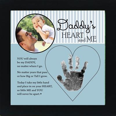 Looking for more gift ideas for everyone in your life? Daddy Handprint Frame: Heart and Me | Father's day diy ...