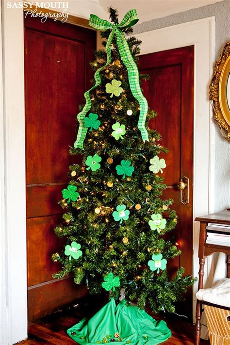 13 Ways To Leave Your Christmas Tree Up All Year Long Holiday Tree
