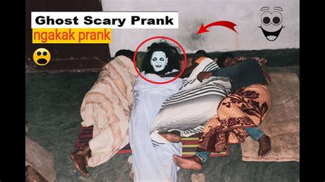 Ngakak 🤣 Prank Pocong Bocil Lagi Tidur Sampe Kocar Kacir Ghost Prank At