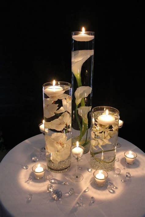 お花をそのまま生けるのではなく、水中花にアレンジしてみませんか？水に沈んだお花はとってもロマンティックで、キャンドルをプラスすればさらに幻想的