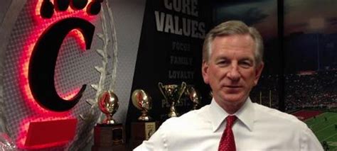 Video Tommy Tuberville Gives A Tour Of His Office Footballscoop