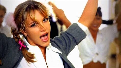 Britney Spears Baby One More Time élu Meilleur Premier Single De