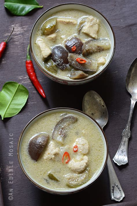 Authentic Thai Green Curry With Chicken Kaeng Kiew Waan Kai An