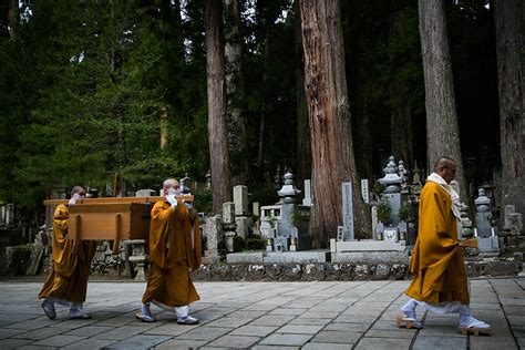 Monday With The Monks Of Koyasan One World One Year