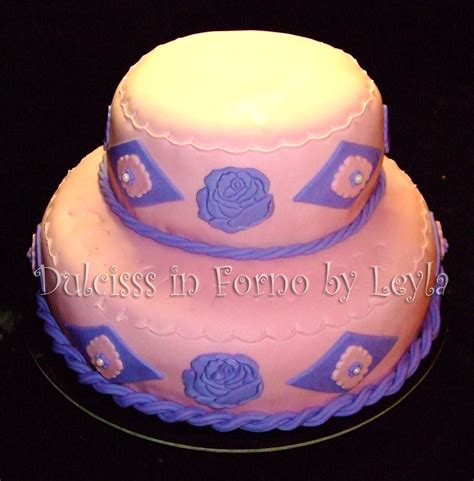 Quindi voglio condividere non tante nuove ricette, come l'ordine di raccogliere torta a due livelli. Come assemblare le torte a due piani, tutorial passo passo