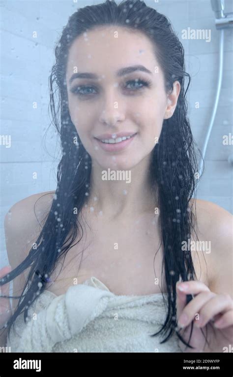 Lady Showering Hi Res Stock Photography And Images Alamy