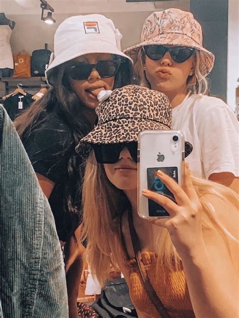 𝚙𝚒𝚗𝚝𝚎𝚛𝚎𝚜𝚝 𝐆𝐀𝐁𝐁𝐘 Mirror Selfie Poses Bff Pictures Friend Photos