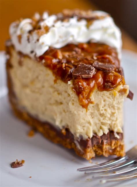 Toffee cheesecake with caramel sauce for crust: Yammie's Noshery: Caramel Toffee Crunch Cheesecake