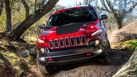 2014 Jeep Cherokee Trailhawk Off Road Front Caricos