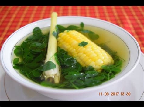 Selain jadi sayur bening, daun kelor bisa diolah jadi makanan dan minuman nikmat, bahkan untuk tingginya kandungan nutrisi pada daun kelor membuatnya banyak digunakan dalam industri obat. Sayur Bening Kelor Kuliner Khas Banyuwangi 2017 - YouTube