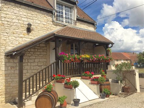 From the house access to a large network in the 1500 sq meter garden is a heated pool with a large terrace. gite_bourgogne_beaune_1 ⋆ La maison du tonnelier, gîte ...