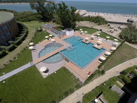 Parcheggio privato proprio sotto l'albergo. I migliori Hotel sul mare del Veneto, direttamente sulla ...