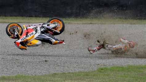 Marc marquez suffers horrible highside at turn 3 19/07/2020. MotoGP Argentina: Marc Marquez crash video | Fox Sports