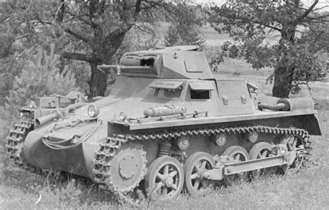 Mar 02, 2020 · 見所は、ゾロゾロと登場する本物の戦車。スペイン軍の全面協力により、同軍が装備していたアメリカ製戦車m47がドイツ軍重戦車ティーガーⅱ役、そしてm24軽戦車がm4シャーマン中戦車役で大量出演！（一部にミニュチュア撮影も有り）。 PzKpfw I Ausf. A | 戦車, ドイツ戦車, 第二次世界大戦