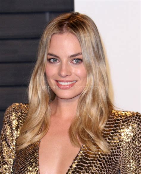 Australian Actress Margot Robbie Hot And Sexy Cleavage