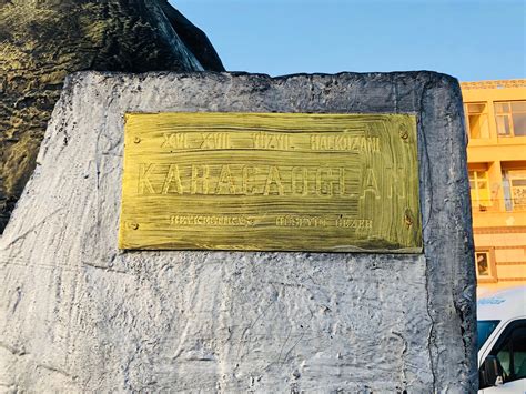 Karacaoğlan Heykeli • Konumu, Fotoğrafları ve Hakkındaki Bilgiler