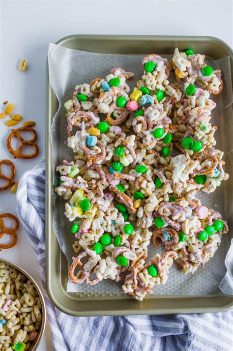 Your family will love this festive food. St. Patrick's Day Snack Mix | Recipe | Snack mix, Easy ...
