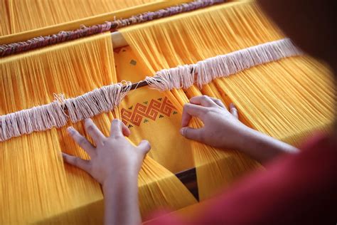 What Are The Differences Between Spinning And Weaving Explained