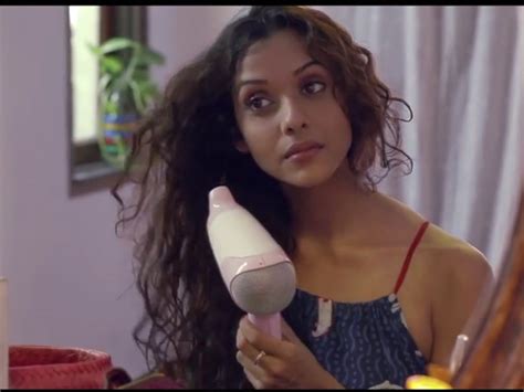 ಸಕತ್ ಟ್ರೆಂಡಿಂಗ್ ಲೆಸ್ಬಿಯನ್ ಜಾಹೀರಾತು ವಿಡಿಯೋ Watch Indias First Lesbian Ad Goes Viral