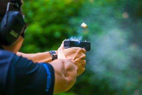 A Short And Informative Guide On How To Shoot A Pistol