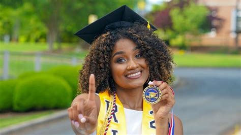 Senior Becomes High Schools First Black Valedictorian In 100 Years