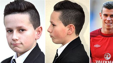 Koleksi model rambut cowok anak berikut cocok untuk anak anda yang berusia dari umur 1 tahun sampai dengan kurang lebih 13 tahun an, jadi anda tidak perlu kwatir anda bisa datang ke tukang cukur di dekat anda untuk memotong rambut. Model Rambut Anak Kecil Cowok Terbaru - Model Rambut Indonesia