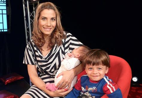 Moderátorka a herečka eva decastelo (40) ráda provokuje. Den dětí a celebrity: Verešová koupila vajíčka, Decastelo ...