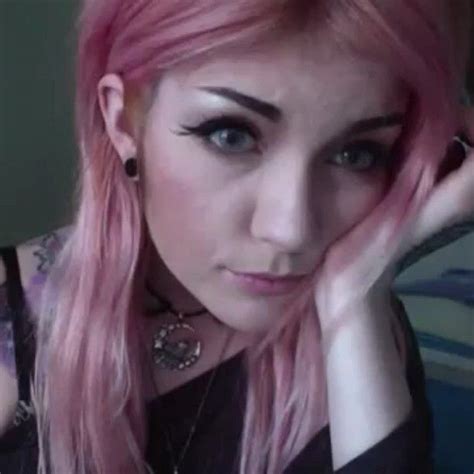 Leda Muir With A Middle Parting And Pastel Pink Hair With Images