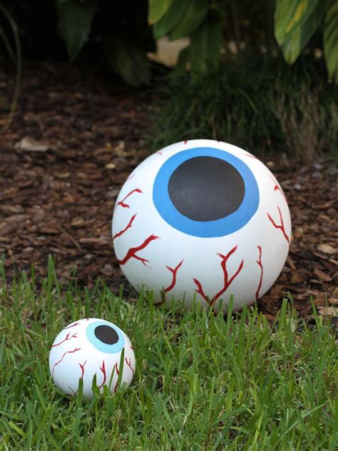 25 Spooky And Stylish Pieces Of Halloween Diy Outdoor Decor