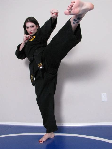 Pin By Not Sure On Martial Art Girls [ Poses ] Women Karate Female