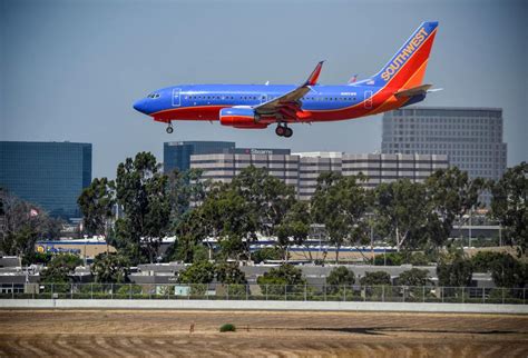 Why Did The Jet Initially Take A Pass On Landing At John Wayne Airport